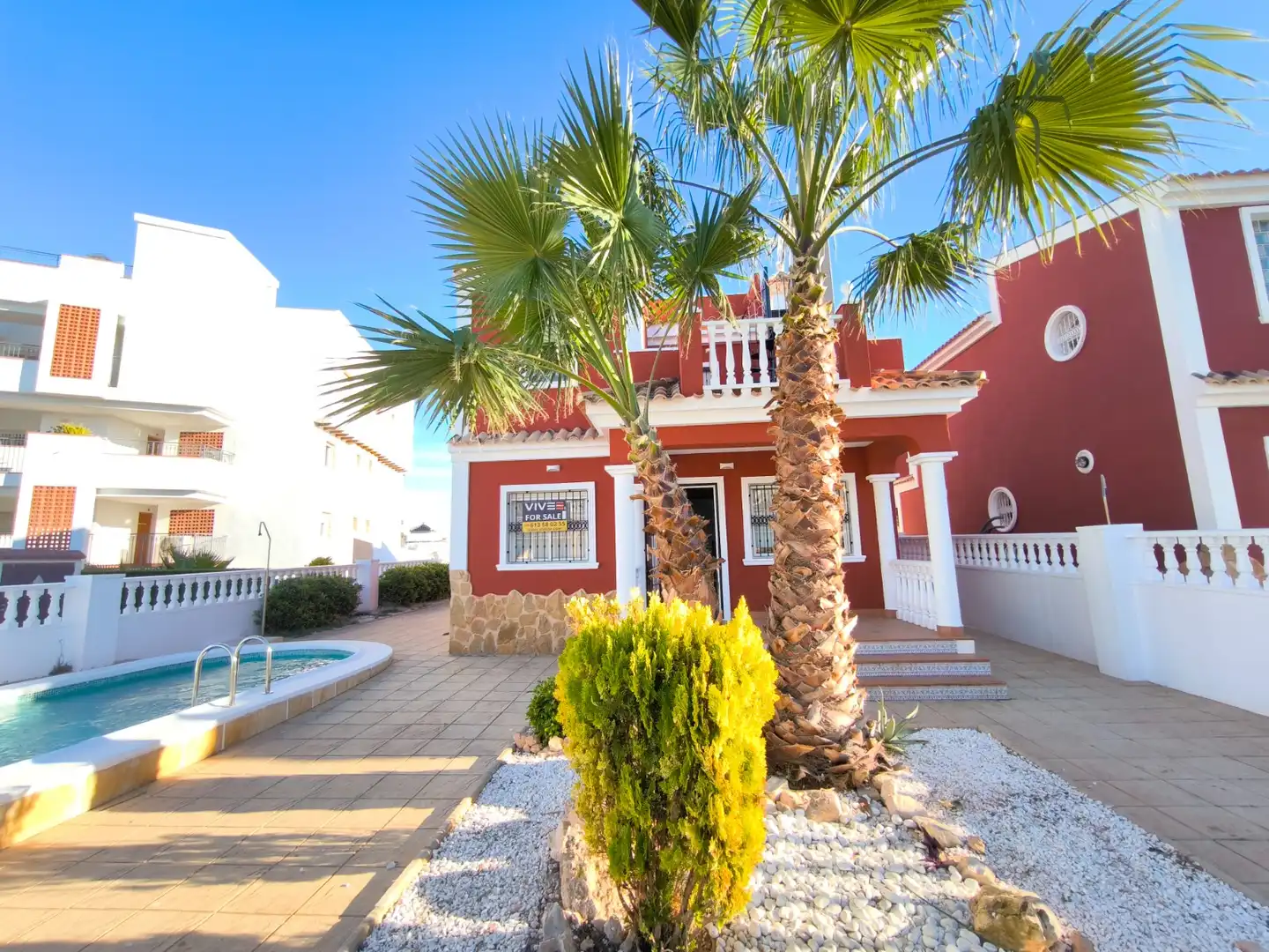 Vista exterior de Casa o xalet en venda en Orihuela amb Terrassa i Piscina