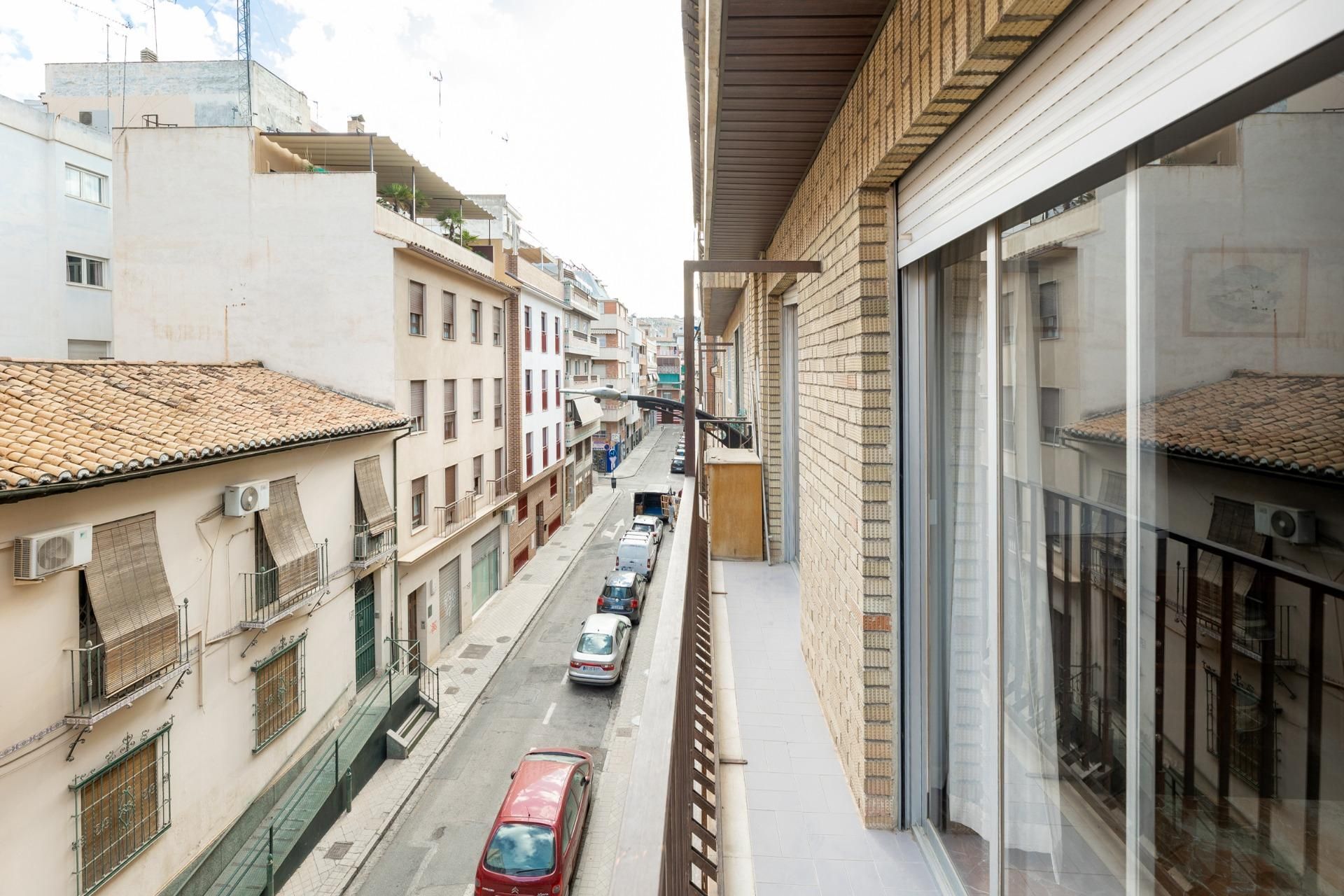 Exterior view of Flat for sale in  Granada Capital