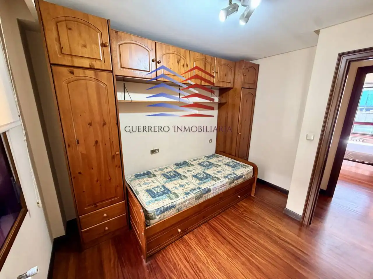 Bedroom of Apartments for rent in Ourense Capital   with Heating, Parquet flooring and Furnished