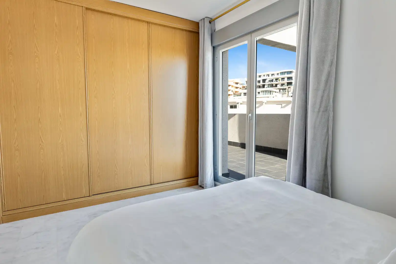 Schlafzimmer von Dachboden zum Verkauf in Mijas mit Klimaanlage, Heizung und Terrasse