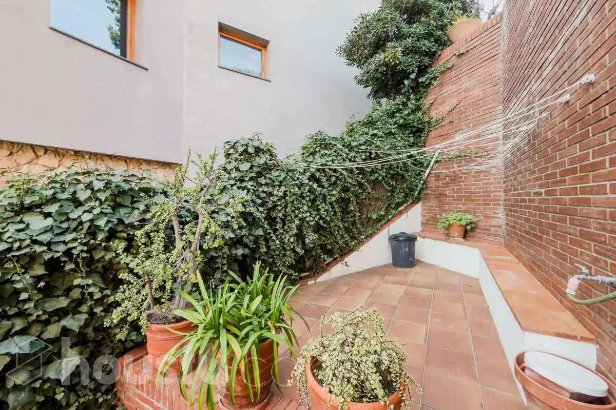 Jardí de Casa o xalet en venda en Barcelona amb Aire condicionat, Calefacció i Jardí privat