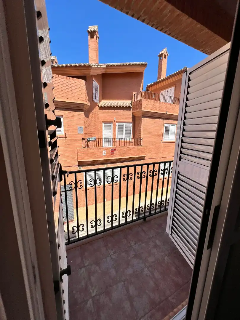 Terrasse von Einfamilien-Reihenhaus zum Verkauf in Sagunto / Sagunt mit Klimaanlage, Heizung und Terrasse
