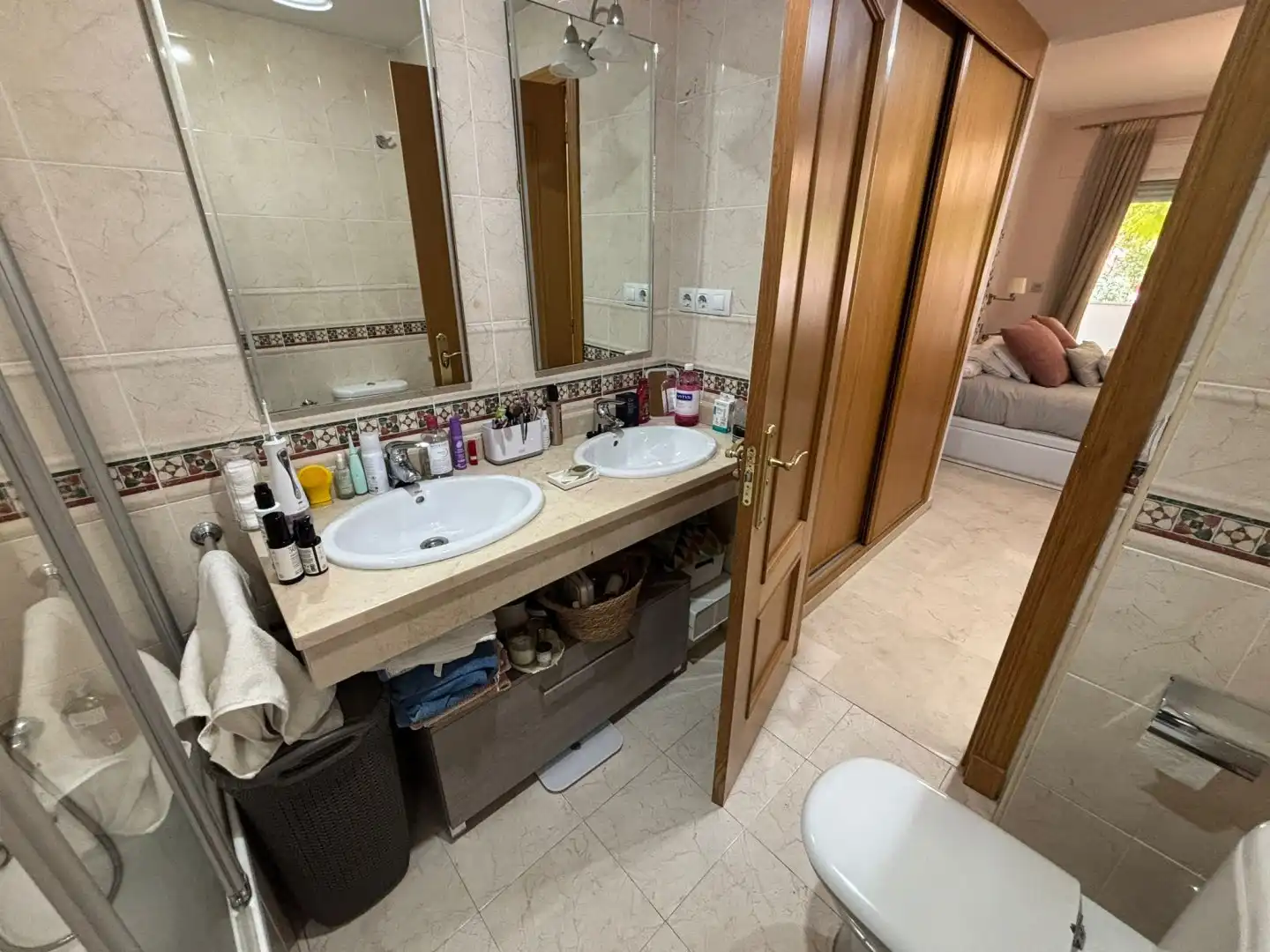 Badezimmer von Wohnung zum Verkauf in Bormujos mit Klimaanlage, Terrasse und Abstellraum