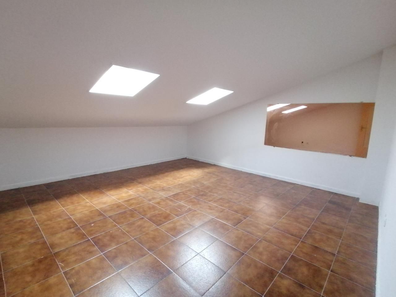 Box room to rent in Irun 