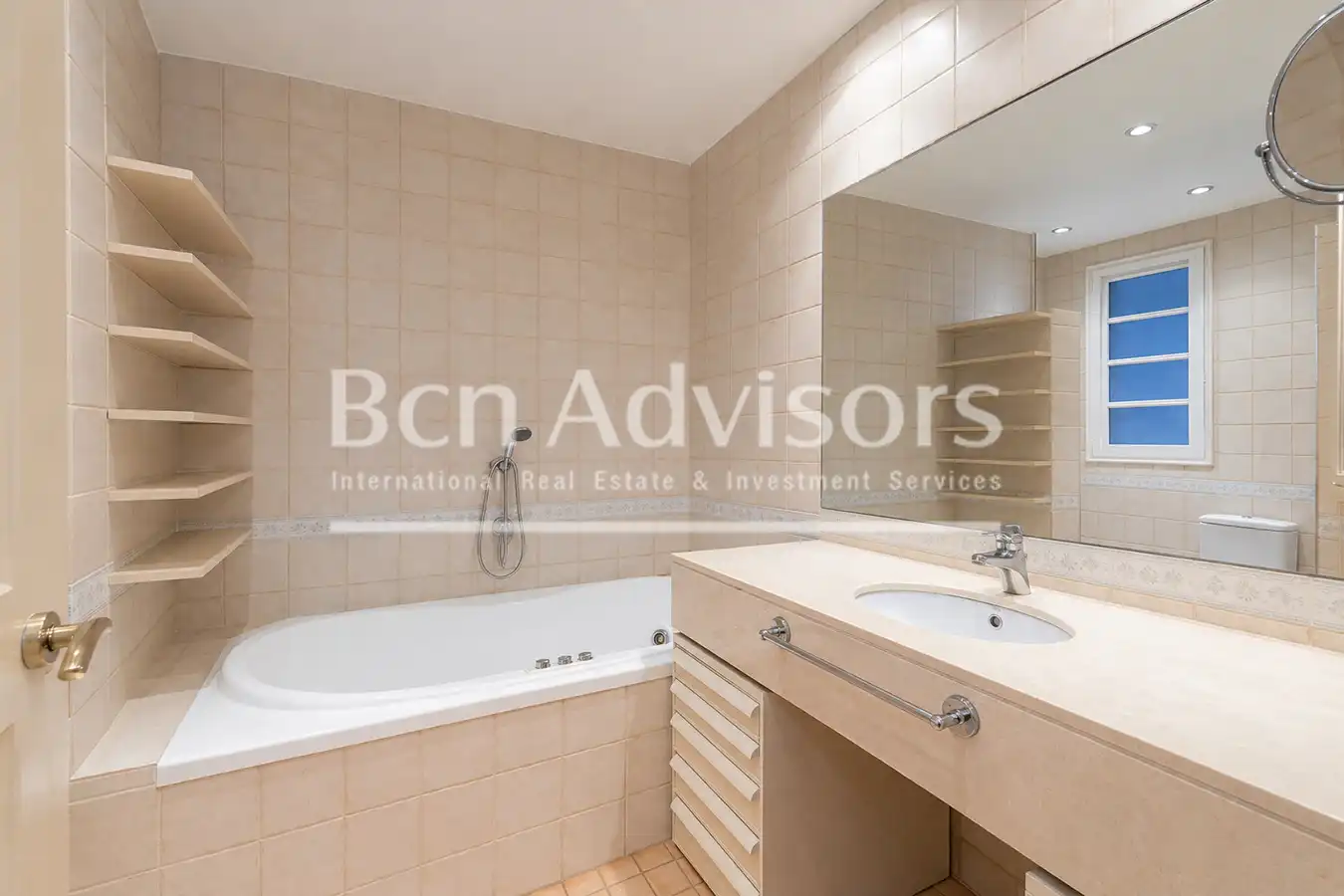 Piso con terraza en venta en Carrer de València, imagen 47