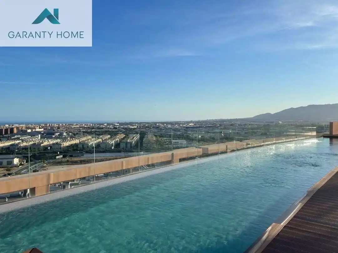 Piscina de Pis de lloguer en Málaga amb Aire condicionat, Calefacció i Jardí privat