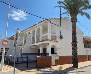 Vista exterior de Dúplex en venda en San Pedro del Pinatar amb Aire condicionat, Terrassa i Balcó