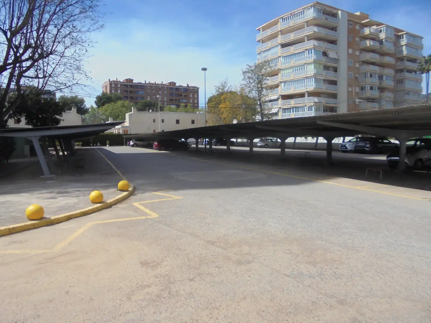 Parkplatz von Wohnungen zur Miete in Benicasim / Benicàssim mit Privatgarten, Terrasse und Möbliert