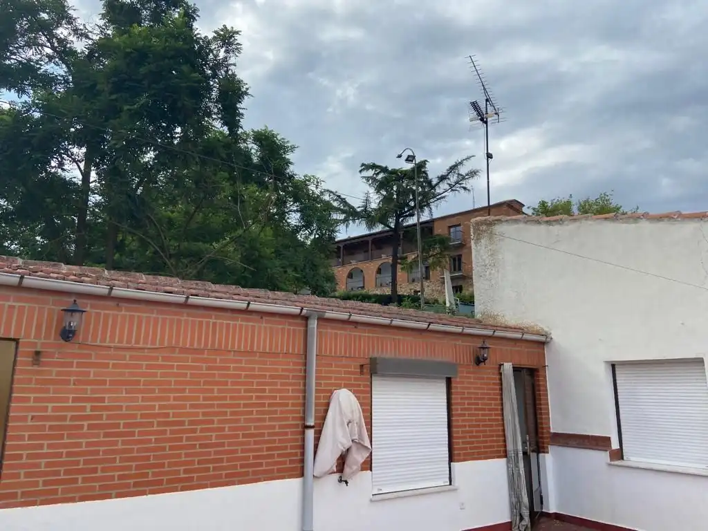 Außenansicht von Einfamilien-Reihenhaus zum Verkauf in Benavente