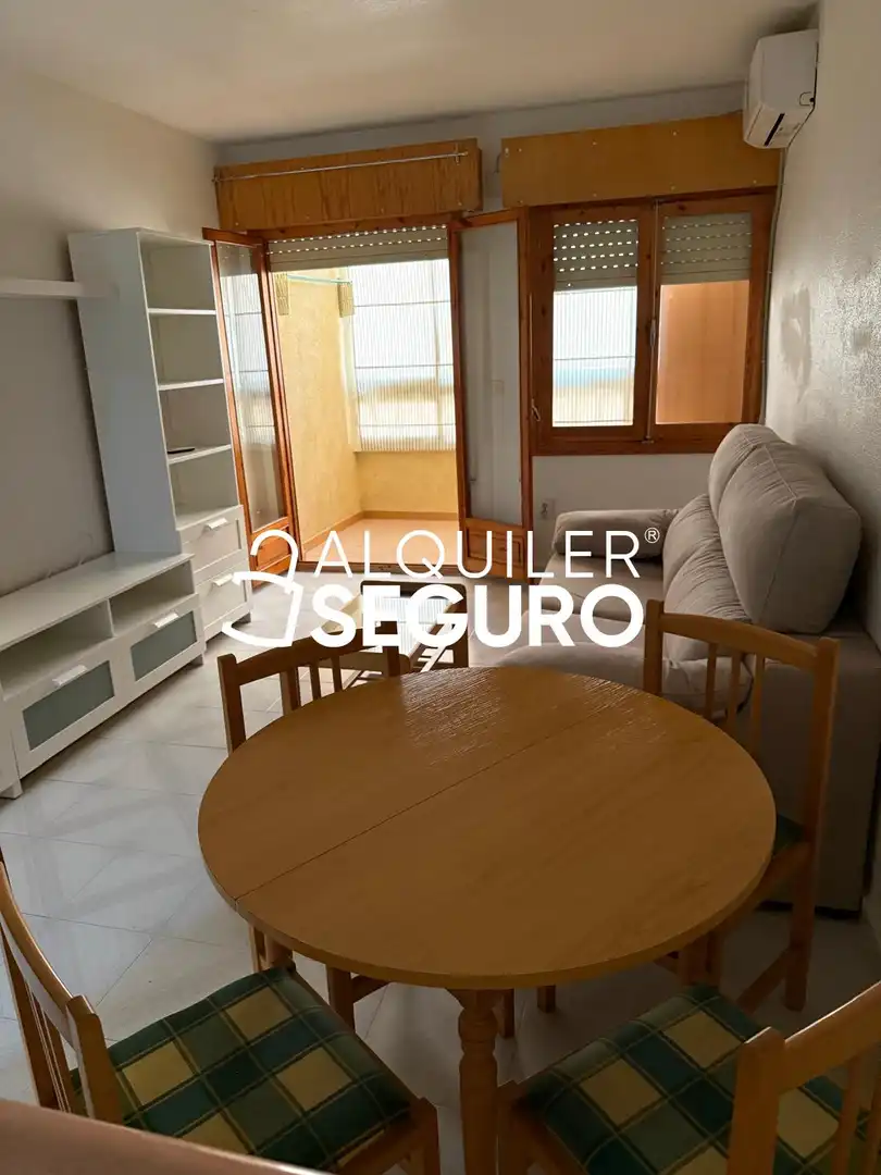 Sala d'estar de Estudi de lloguer en Torrevieja amb Aire condicionat, Calefacció i Terrassa