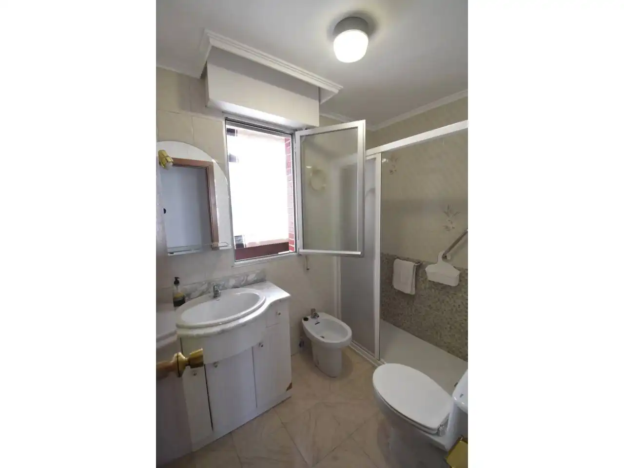 Badezimmer von Wohnung zur Miete in León Capital  mit Heizung, Parkett und Terrasse
