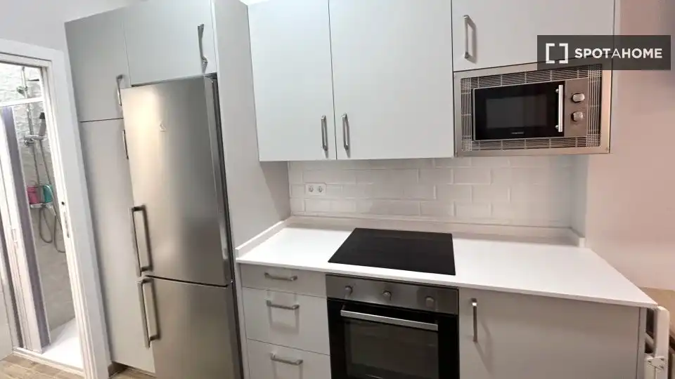 Küche von Wohnung zur untervermieten in Sevilla mit Klimaanlage, Heizung und Terrasse