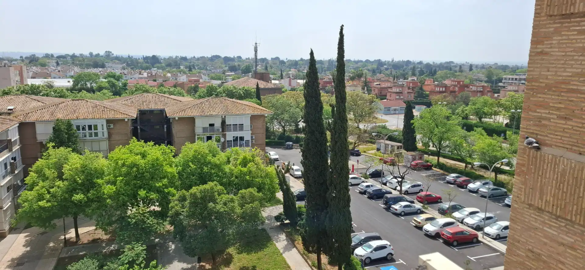Vista exterior de Piso en venta en Mairena del Aljarafe con Aire acondicionado