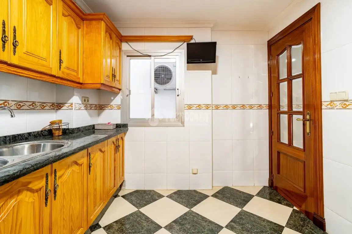 Küche von Einfamilien-Reihenhaus zum Verkauf in Lanjarón mit Klimaanlage, Heizung und Terrasse