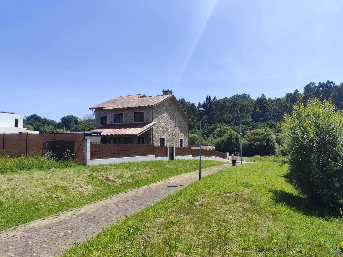 Vista exterior de Casa o xalet en venda en Miño amb Jardí privat, Terrassa i Traster