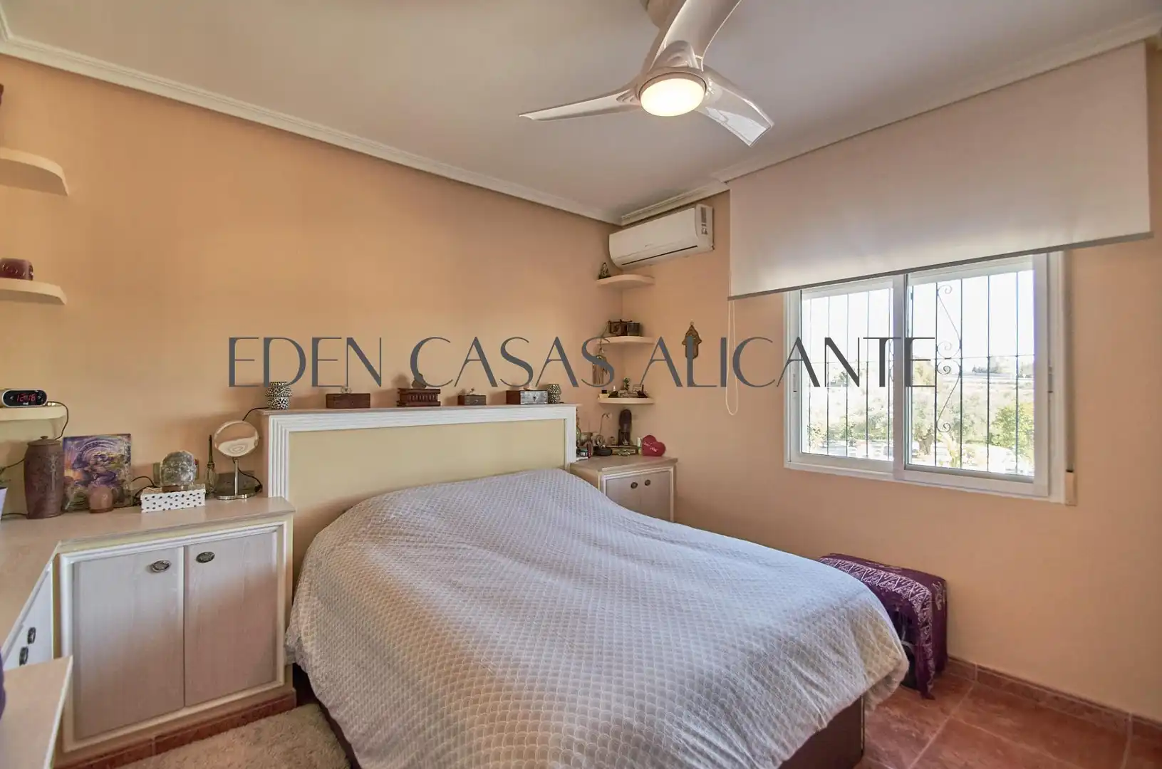 Dormitori de Casa o xalet en venda en Alicante / Alacant amb Aire condicionat, Jardí privat i Terrassa