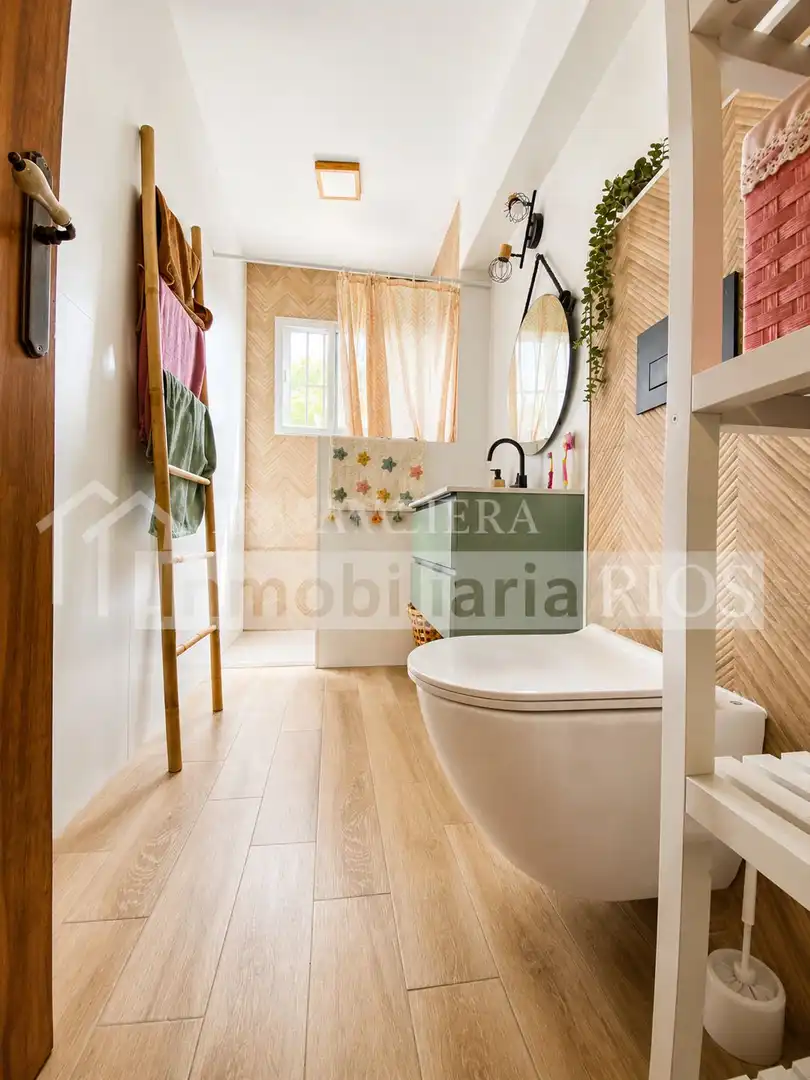 Badezimmer von Haus oder Chalet zum Verkauf in Alcalá de Guadaira mit Klimaanlage, Privatgarten und Abstellraum