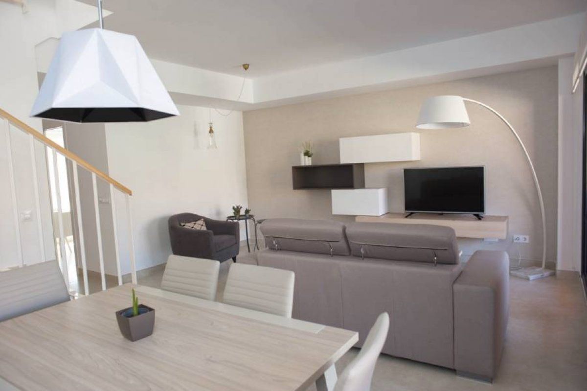 Sala d'estar de Pis en venda en Elche / Elx amb Aire condicionat, Calefacció i Jardí privat