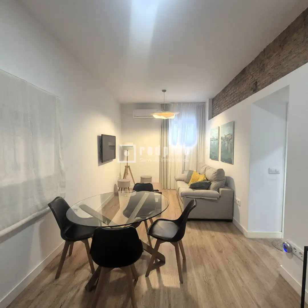 Sala d'estar de Apartament en venda en Sevilla amb Aire condicionat, Moblat i Alarma