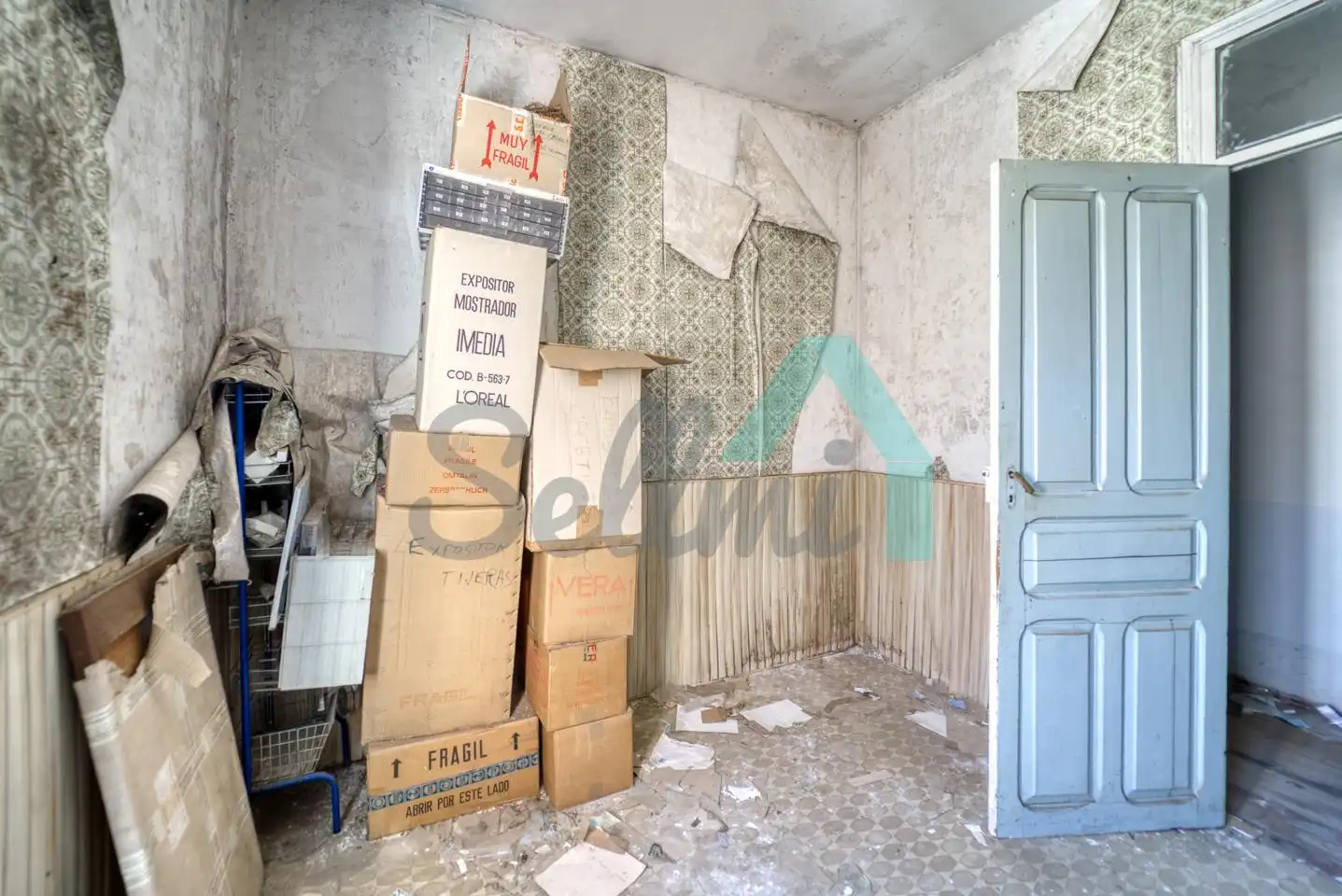 Dormitori de Edifici en venda en Boñar