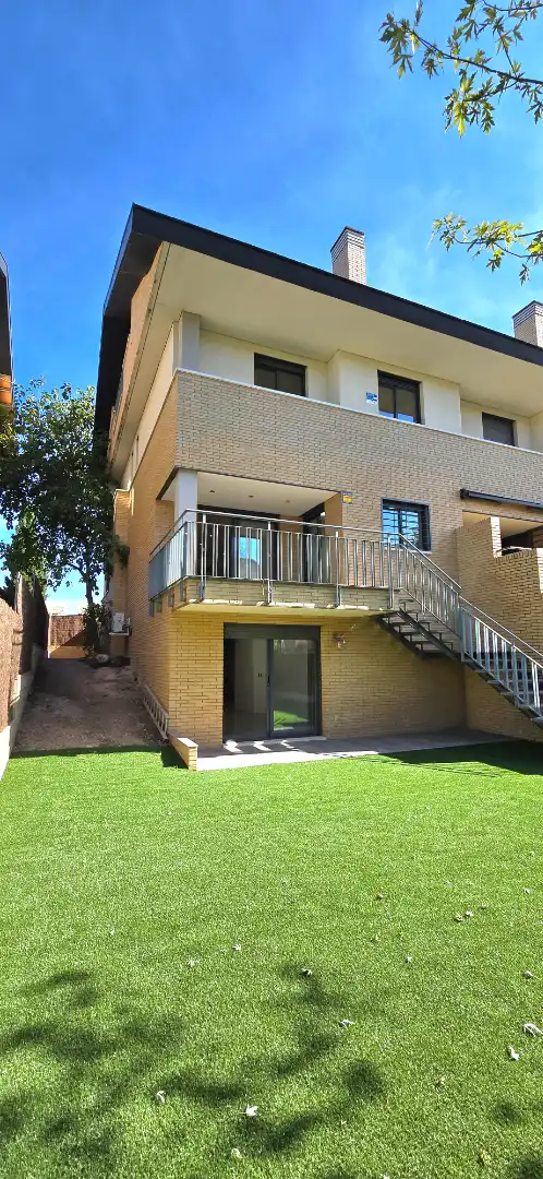 Casa pareada con piscina en venta en Calle de Ibiza, imagen 3
