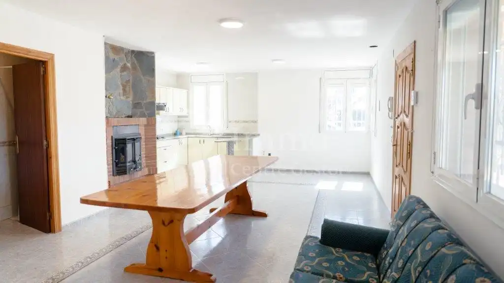 Sala d'estar de Finca rústica en venda en Almenar amb Moblat