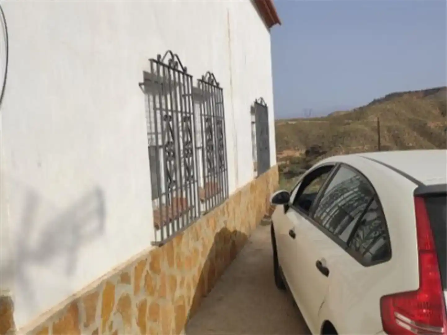 Vista exterior de Casa adosada en venda en Cortes y Graena amb Traster, Moblat i Forn