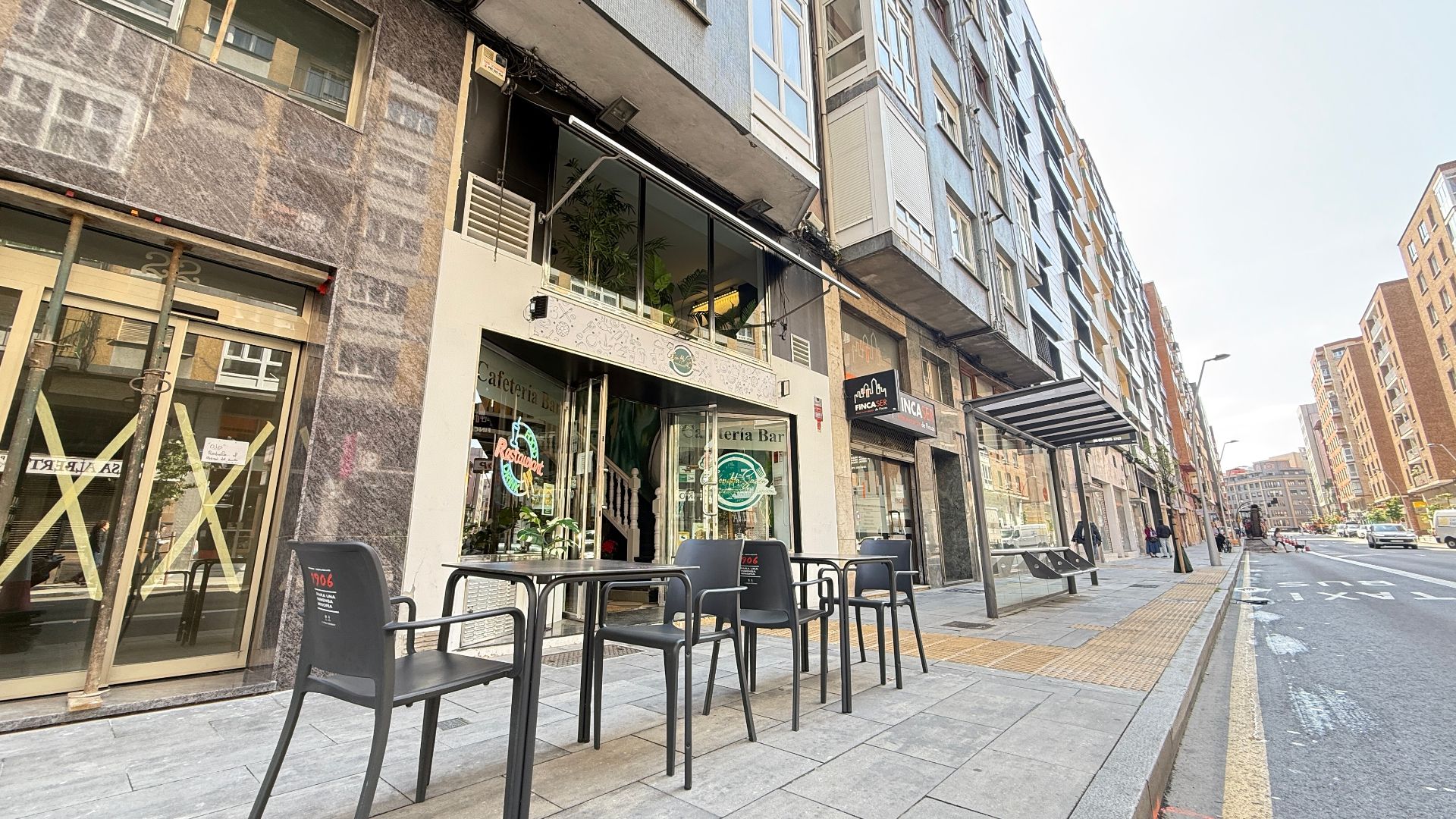 Vista exterior de Local en venta en Gijón 