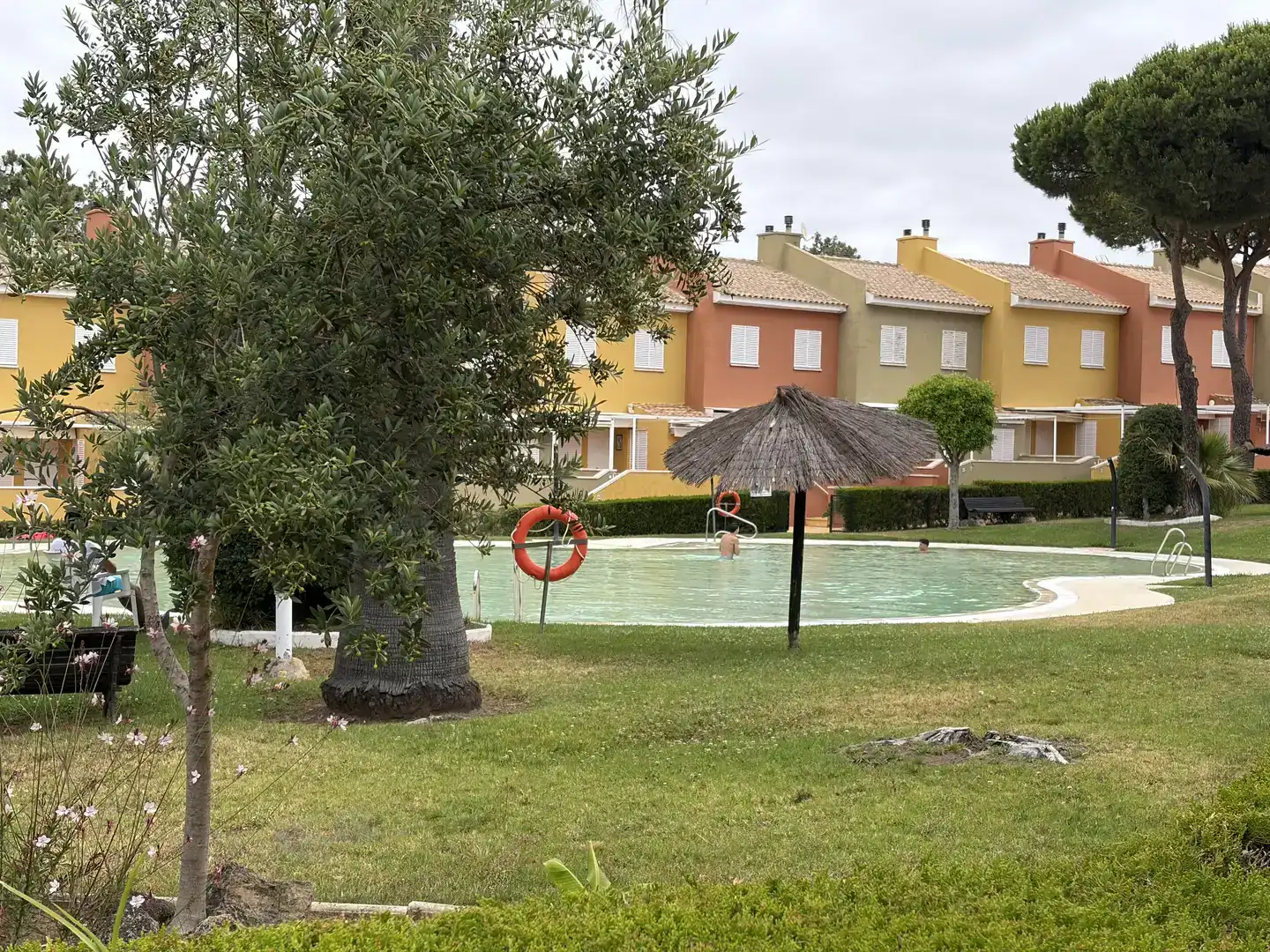 Schwimmbecken von Einfamilien-Reihenhaus zur Miete in Islantilla Golf