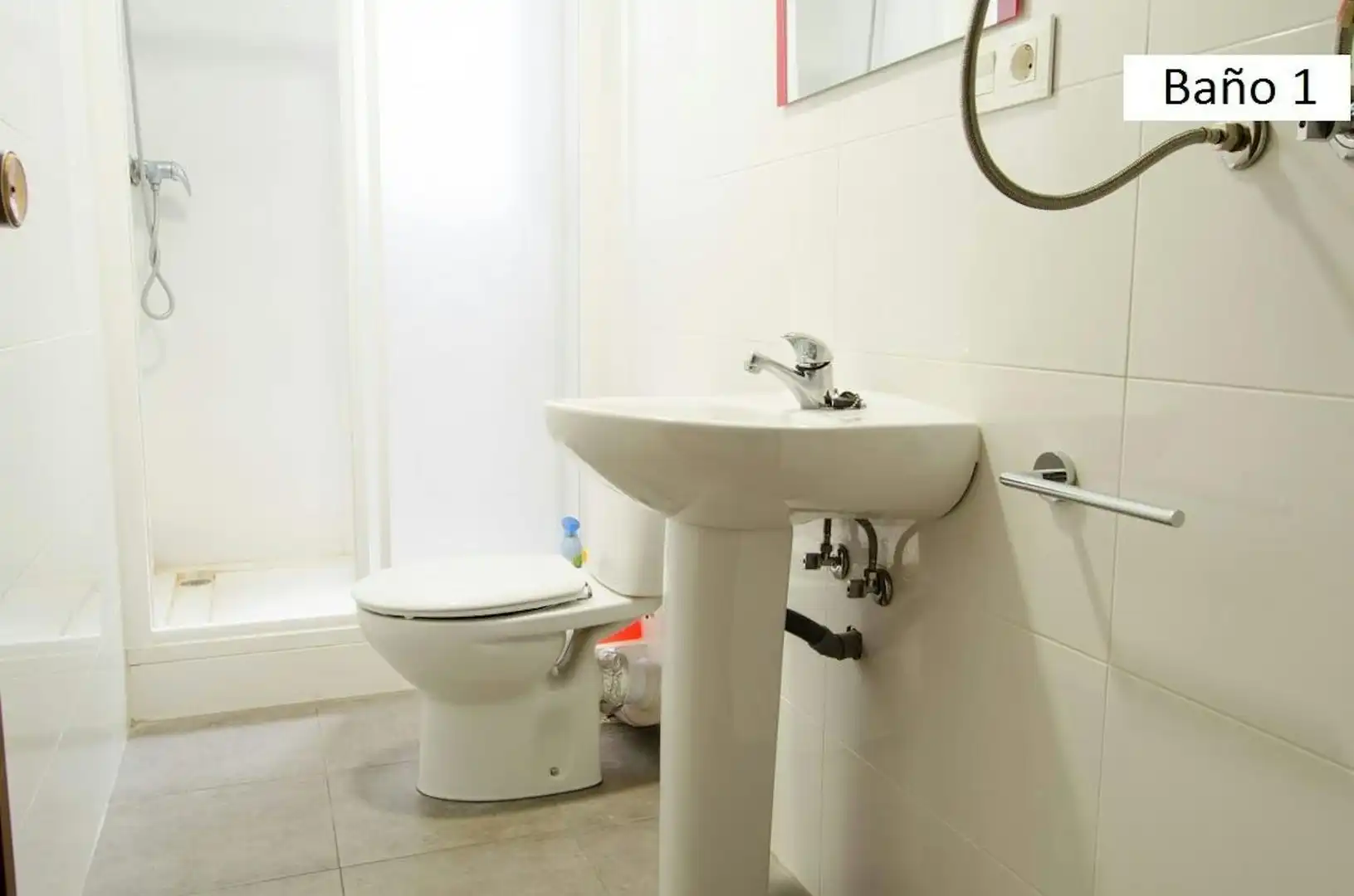 Baño de Piso para compartir en El Pla del Real