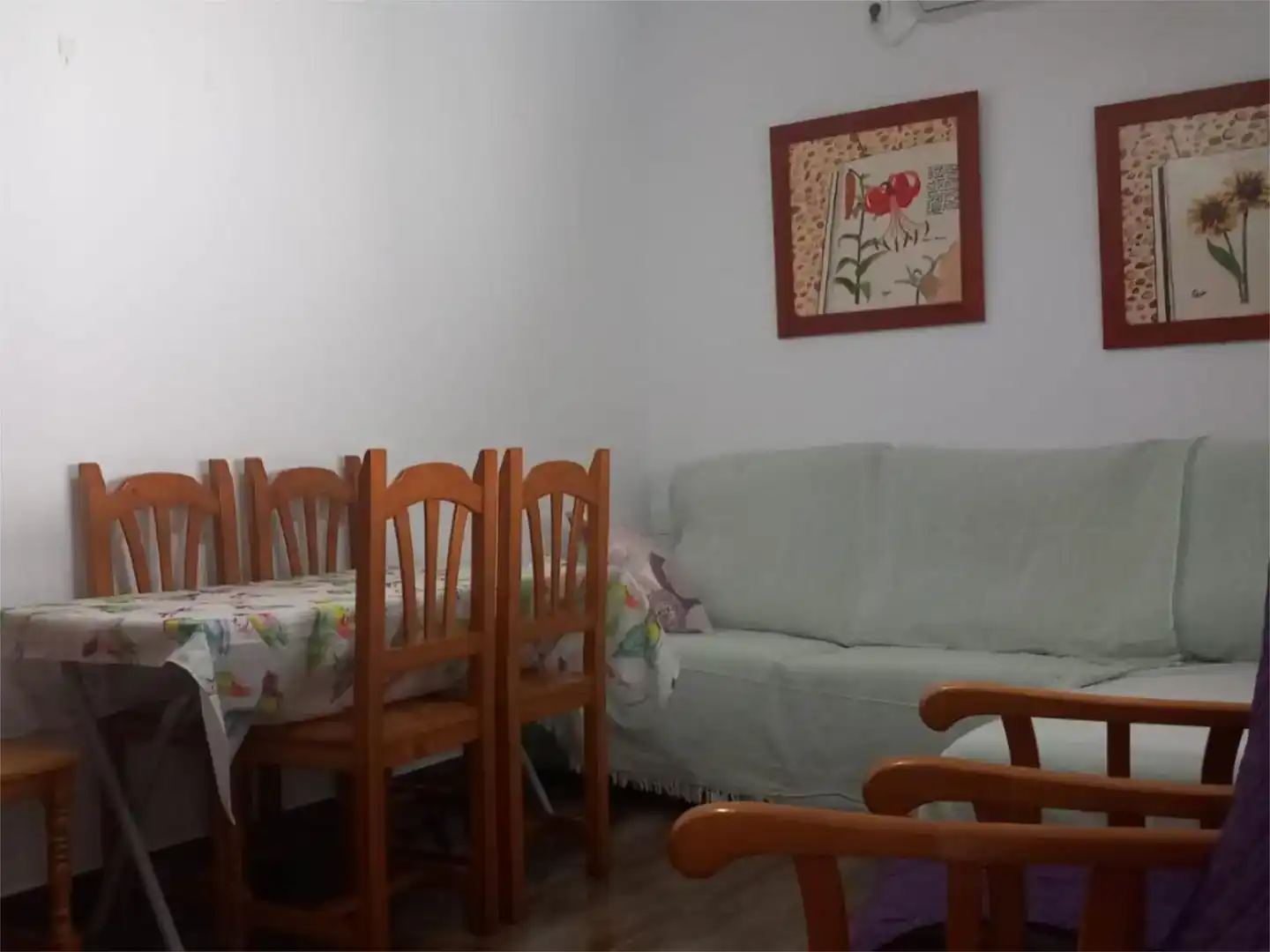 Sala d'estar de Casa adosada de lloguer en Chipiona amb Aire condicionat i Moblat