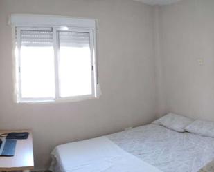 Bedroom of Flat to share in  Sevilla Capital  with Air Conditioner and Terrace