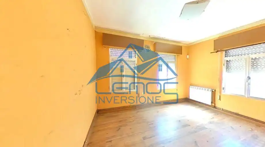 Flat for sale in Puente de Domingo Flórez