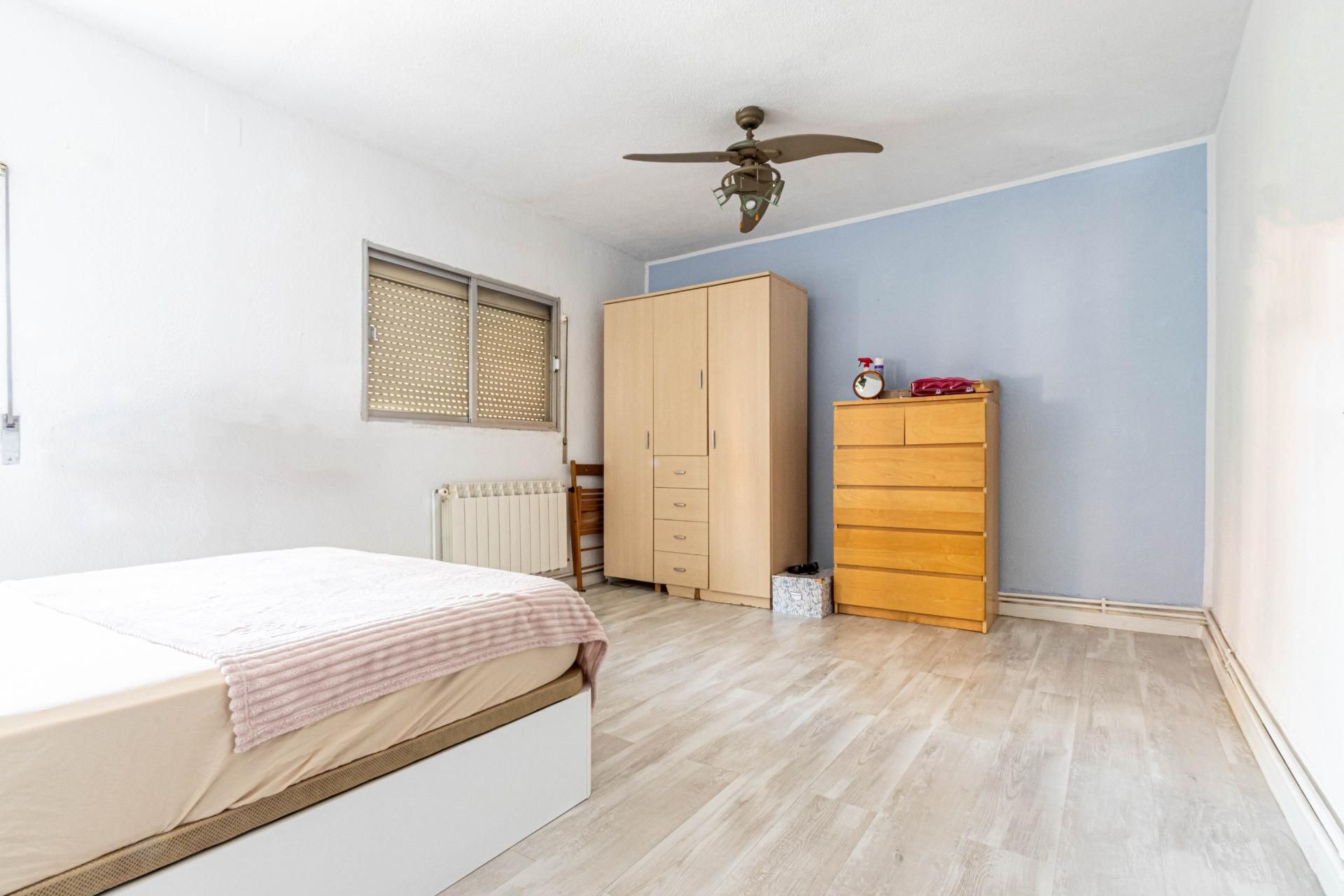 Bedroom of Flat for sale in  Madrid Capital  with Air Conditioner, Private garden and Terrace