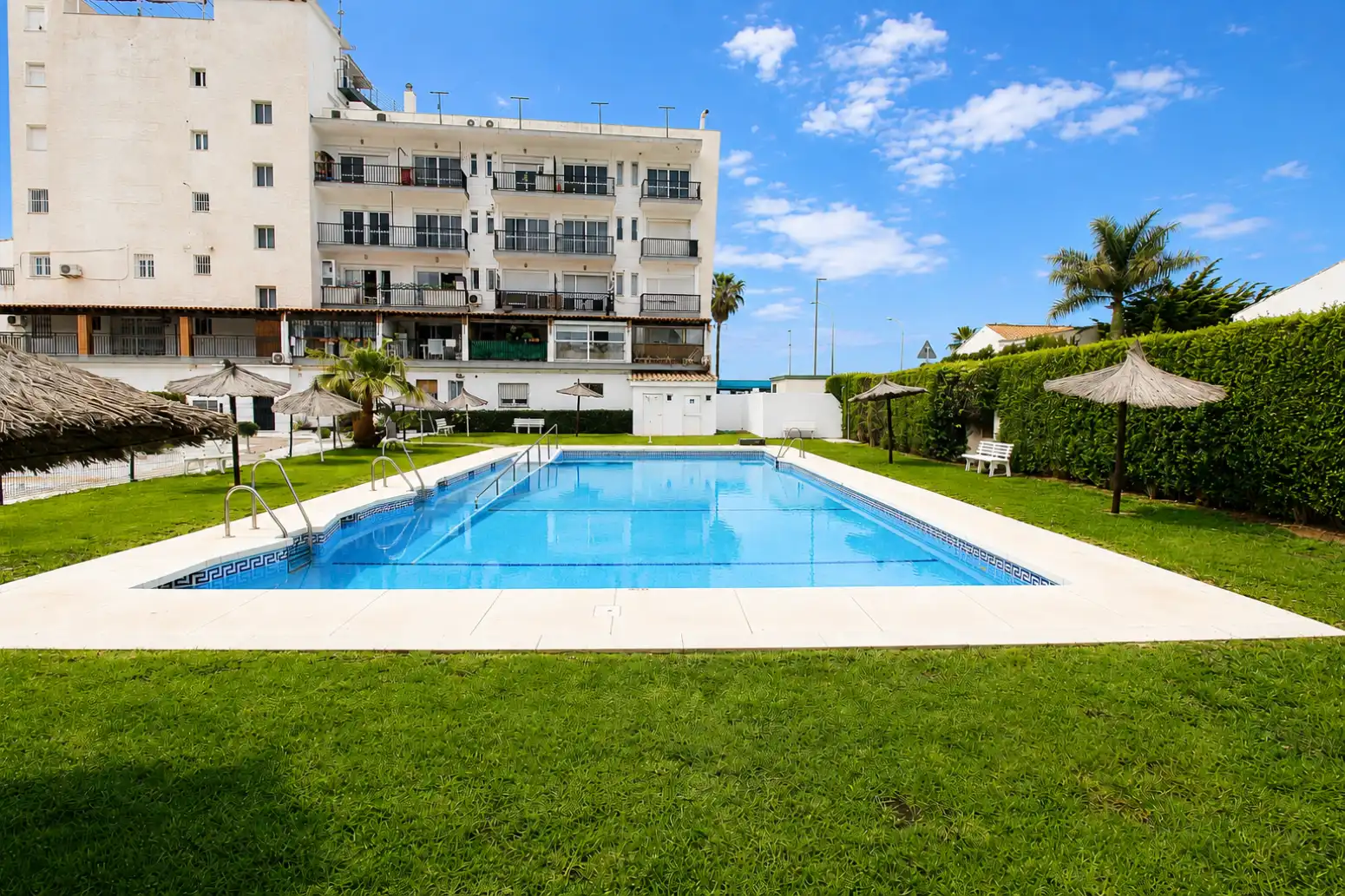 Swimming pool of Flat for sale in Rincón de la Victoria  with Air Conditioner, Heating and Private garden