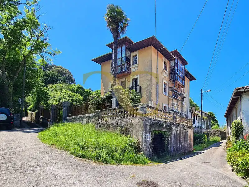 Vista exterior de Casa o xalet en venda en Llanes amb Jardí privat, Terrassa i Traster