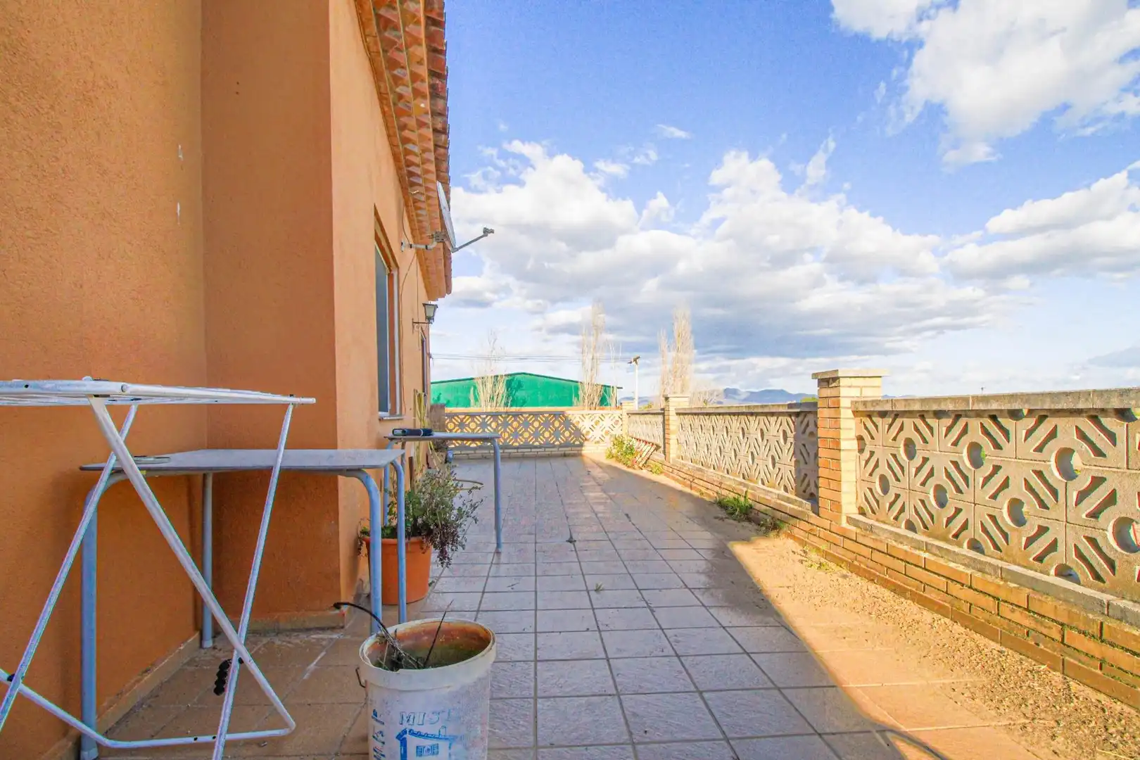 Terrassa de Casa adosada en venda en Cabanes (Girona) amb Jardí privat, Traster i Moblat