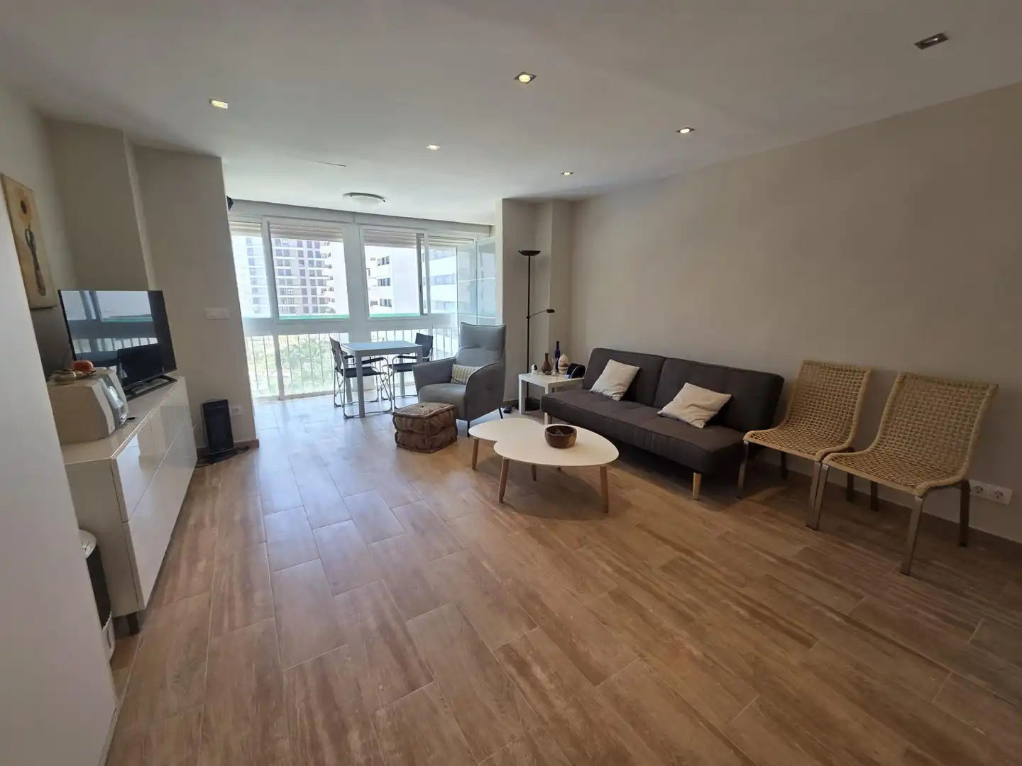 Sala de estar de Estudio en venta en Alicante / Alacant con Amueblado y Piscina comunitaria