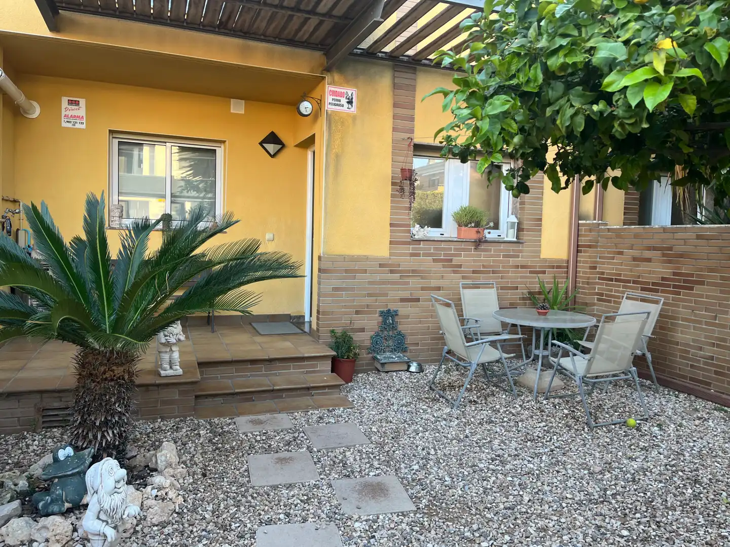 Adosado con terraza en venta en Carrer Berna 23, imagen 2