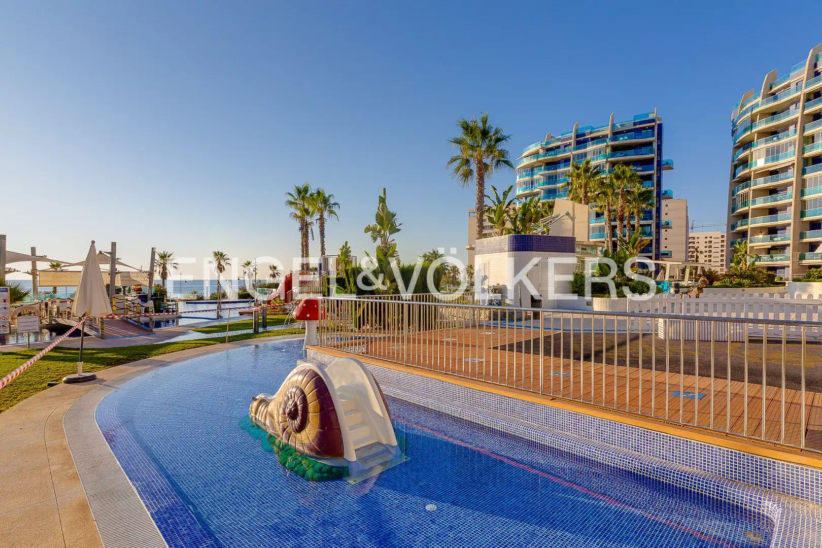 Schwimmbecken von Erdgeschoss zum Verkauf in Torrevieja mit Klimaanlage, Heizung und Terrasse