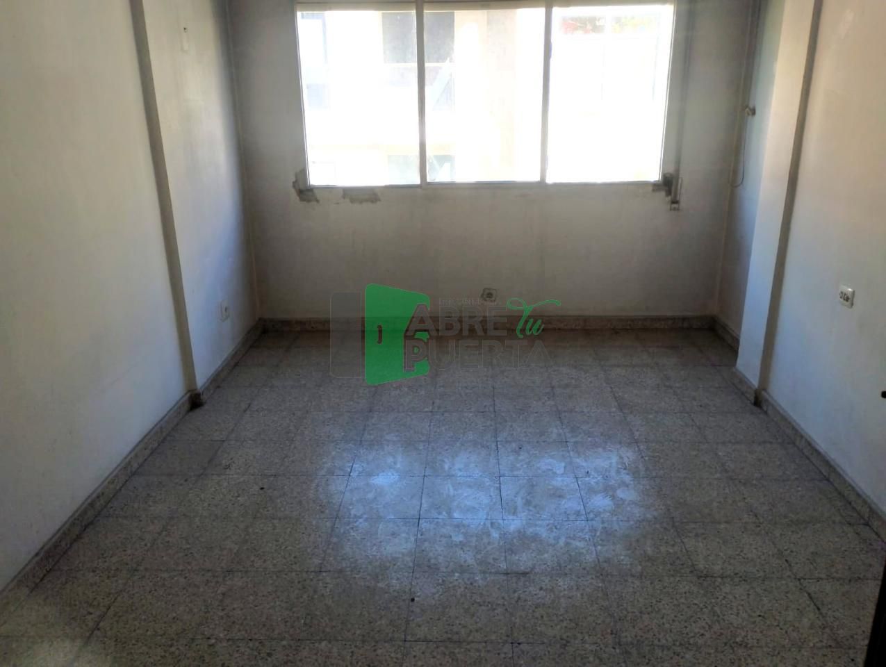 Dormitori de Pis en venda en Ourense Capital  amb Calefacció