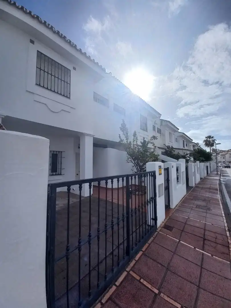 Adossat en venda a Nueva Andalucía, imagen 2