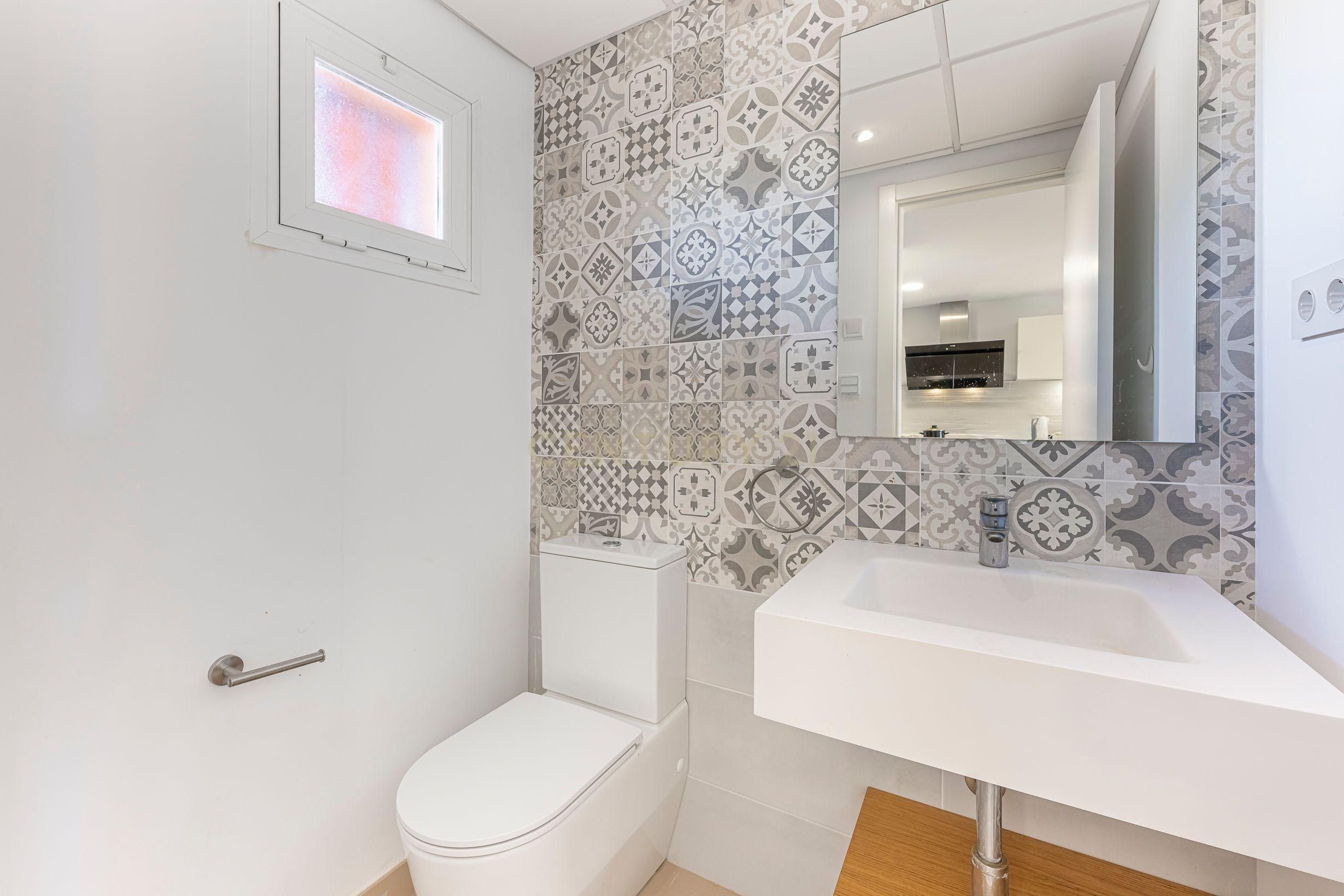 Bathroom of Single-family semi-detached to rent in Benahavís  with Private garden