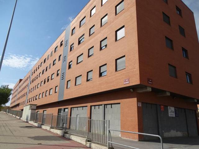 Garaje en Venta en Logroño - gran bretaña en Portillejo - Valdegastea