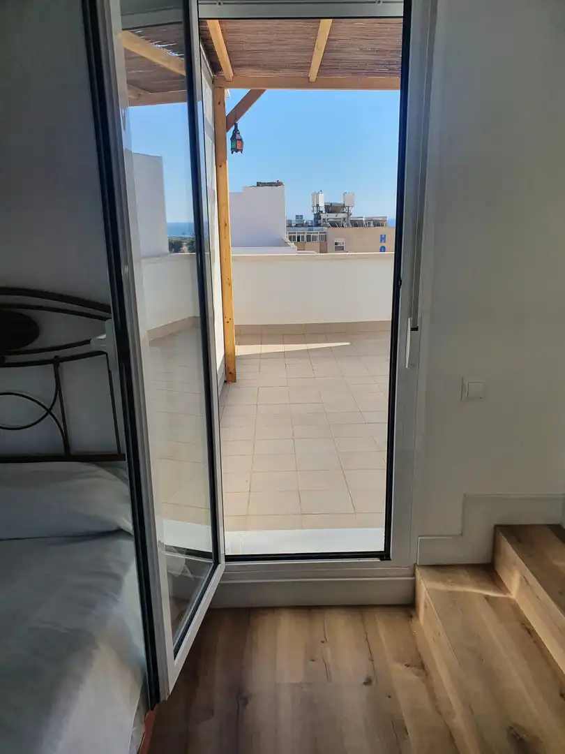 Terraza de Ático de alquiler en Roquetas de Mar con Aire acondicionado, Calefacción y Parquet
