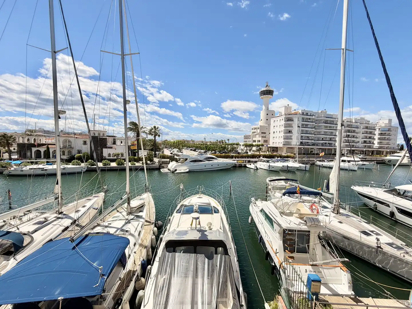 Parking de Dúplex en venta en Empuriabrava con Calefacción, Terraza y Horno