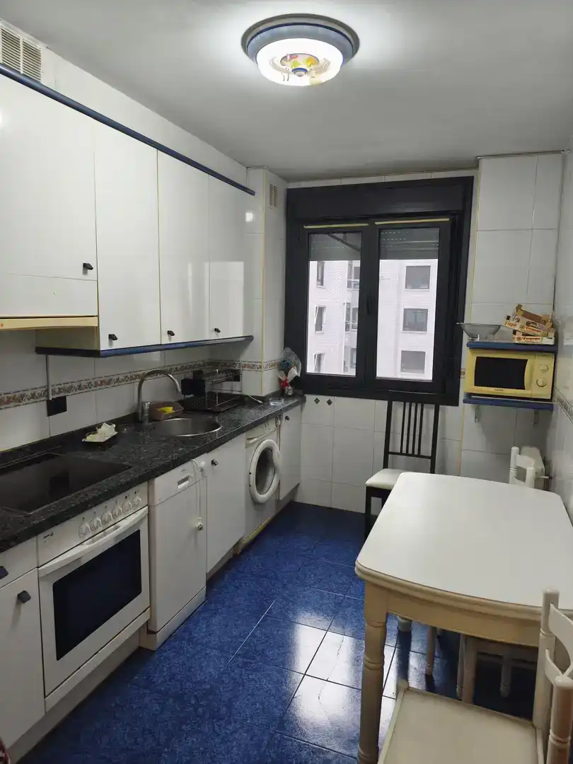 Küche von Wohnung zur Miete in Avilés mit Balkon