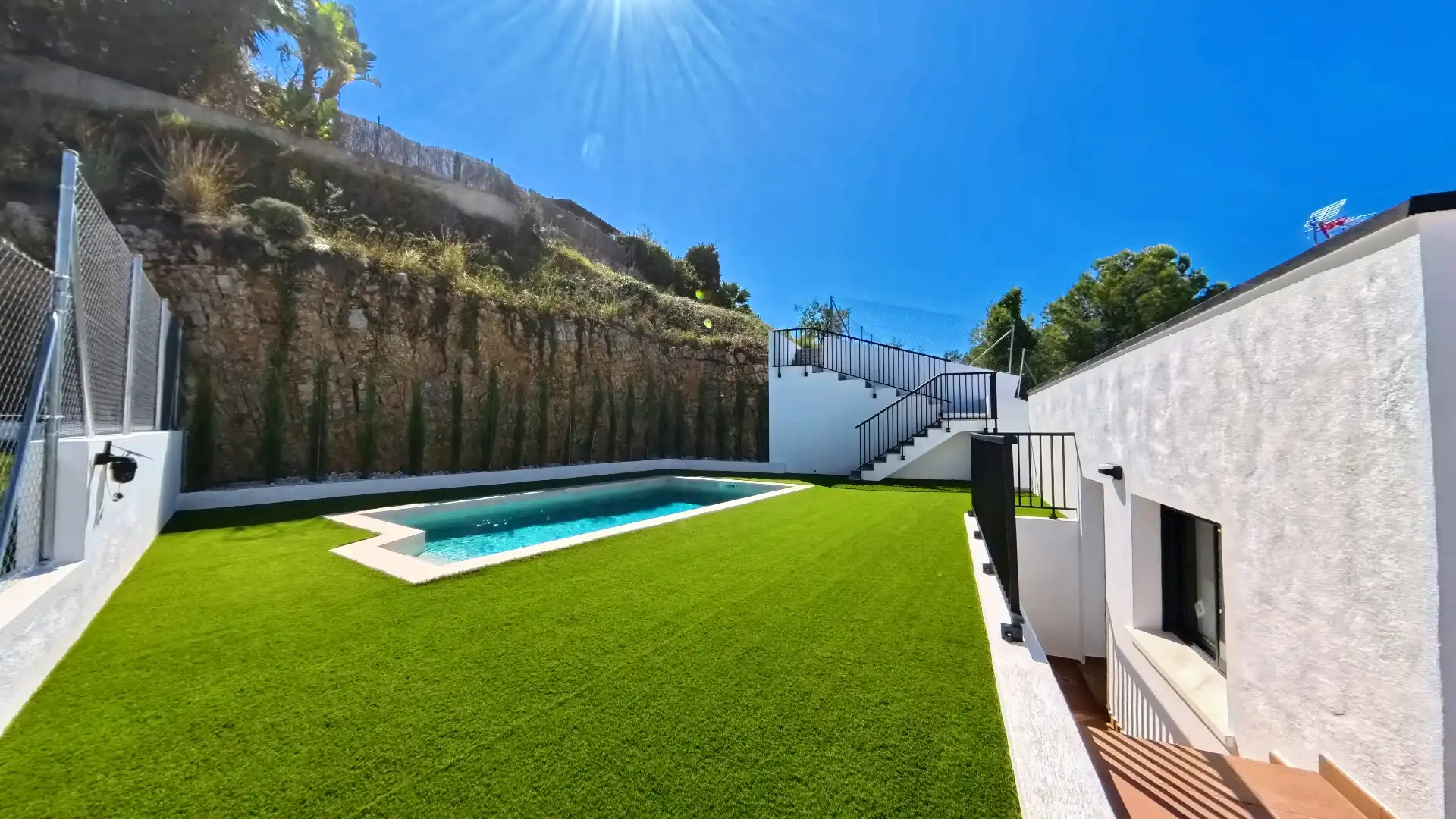 Piscina de Casa o xalet en venda en Calafell amb Aire condicionat, Calefacció i Jardí privat