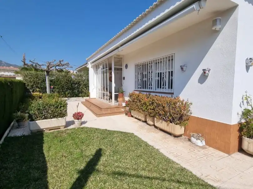 Chalet con jardín en venta en garbi 24