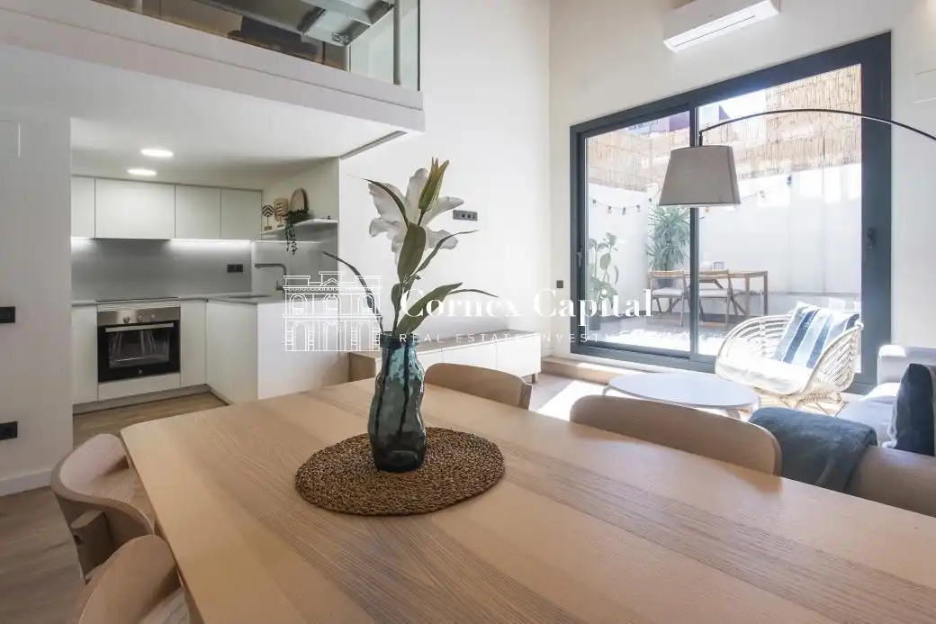 Vista exterior de Dúplex en venda en Barcelona amb Aire condicionat, Calefacció i Terrassa